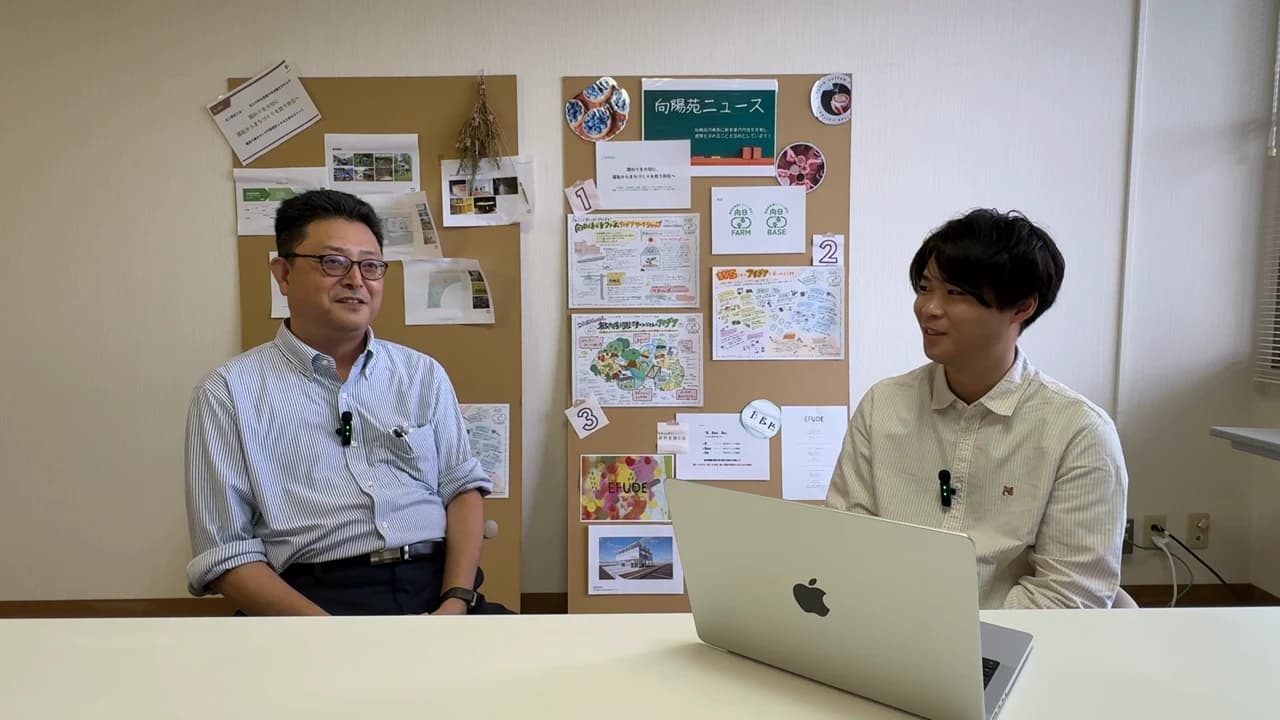笑顔で導入の実感を伝える高木副施設長(左)